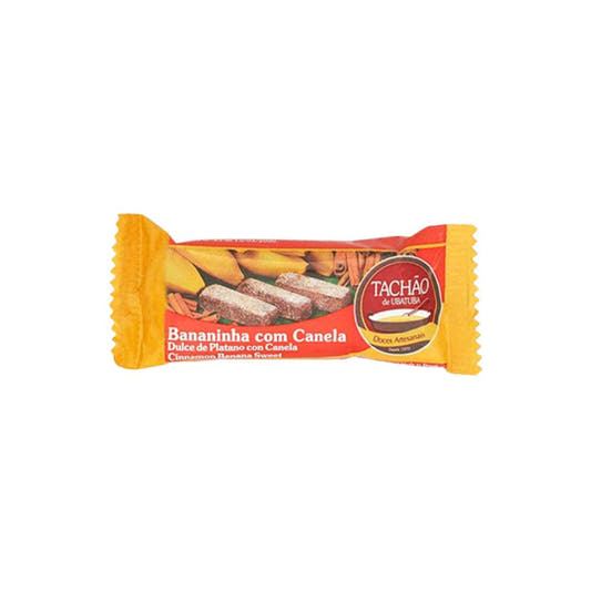 Embalagem-individual-da-Bananinha-com-Canela-Tachao-de-Ubatuba-com-imagem-do-doce-e-fundo-com-bananas-e-paus-de-canela.