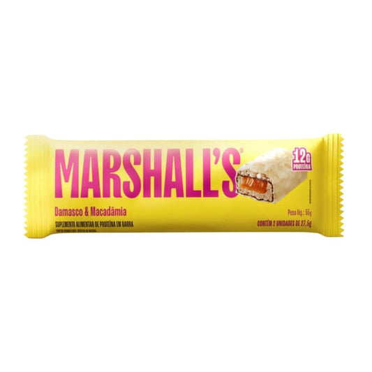 Embalagem-amarela-da-Barra-de-Proteina-sabor-damasco-e-macadamia-Marshalls-com-detalhe-da-barra-partida-mostrando-o-recheio.