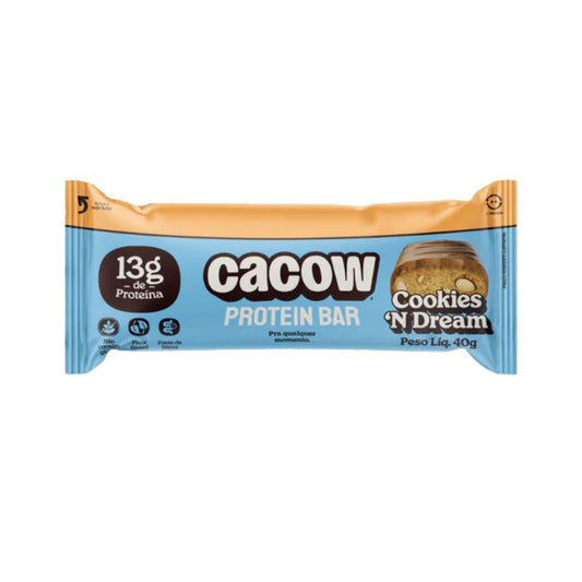 Embalagem-azul-e-bege-com-o-texto--Barra-de-Proteina-Cacow-Cookies-N--Dream--destacando-13g-de-proteina-e-selo-de-produto-a-base-de-plantas.