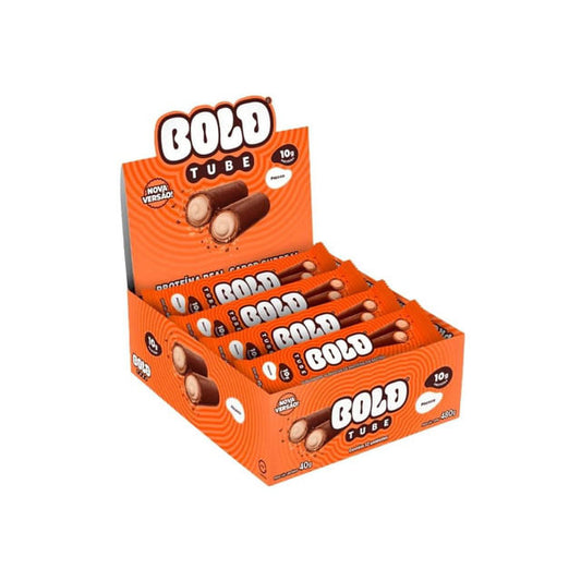 Display-com-embalagens-do-Bold-Tube-sabor-pacoca-fundo-laranja-vibrante-destacando-wafer-crocante-com-recheio-cremoso-e-10g-de-proteina.