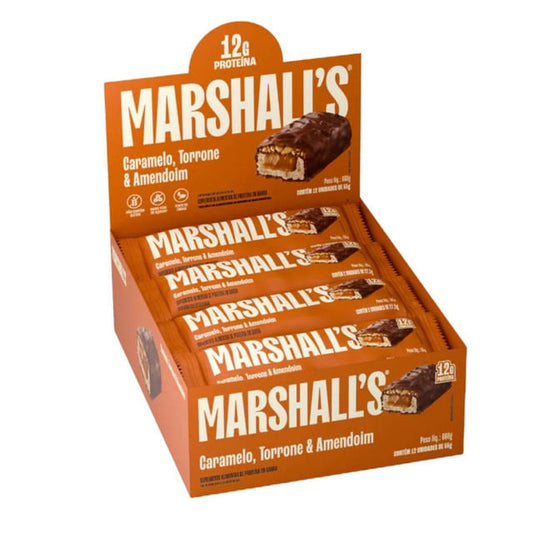 Caixa-expositora-da-Barra-de-Proteina-Marshalls-sabor-caramelo-torrone-e-amendoim-destacando-12g-de-proteina-em-cada-unidade.