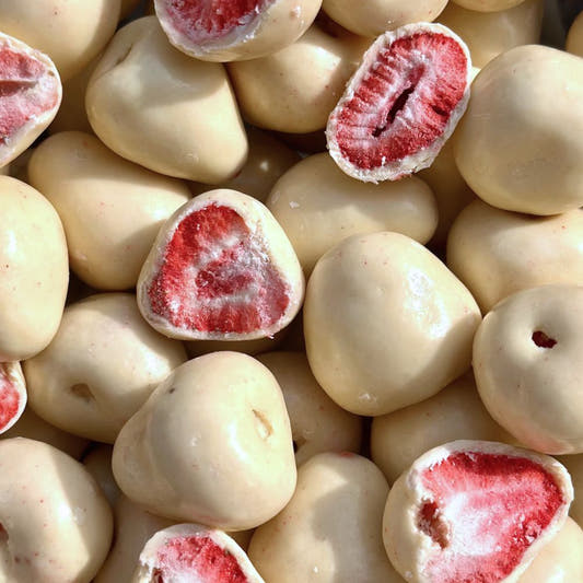 Drageado-de-Morango-Liofilizado-com-Chocolate-Branco-100g