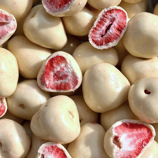 Drageado-de-Morango-Liofilizado-com-Chocolate-Branco-100g