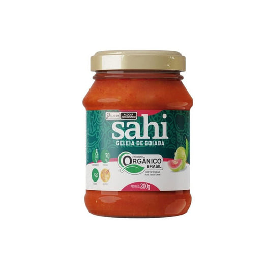 Pote-de-vidro-com-tampa-dourada-contendo-geleia-de-goiaba-rotulo-verde-com-frutas-ilustradas-e-selo-de-produto-organico-visivel.