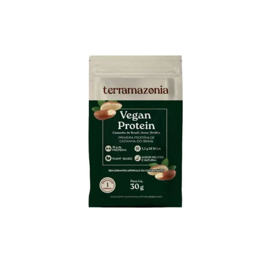 Embalagem-de-Vegan-Protein-Terramazonia-30g-fundo-verde-escuro-com-destaque-para-proteina-de-castanha-do-brasil-e-selo-plant-based.