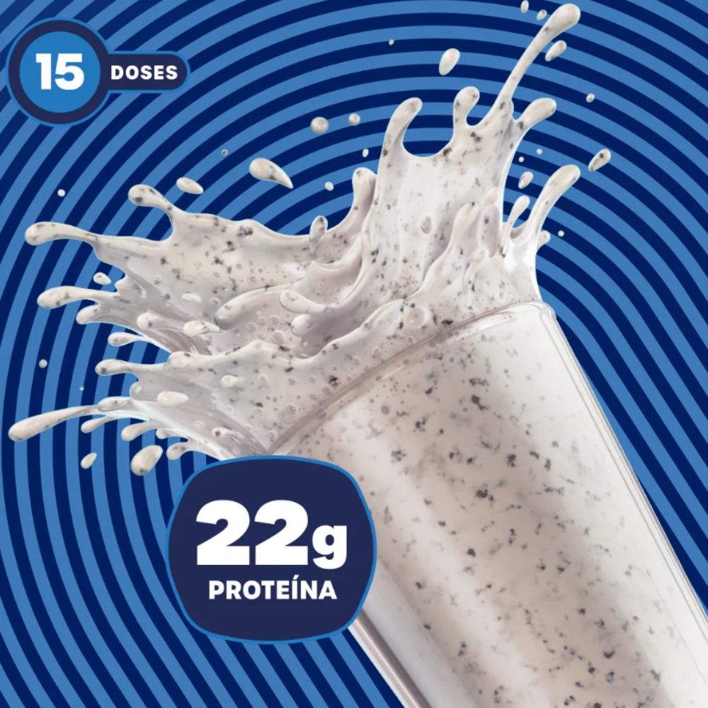 Shake-de-bold-whey-cookies-cream-sendo-servido-evidenciando-textura-cremosa-e-rendimento-de-15-doses